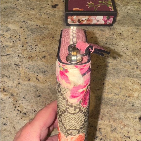 GUCCI SUPREME BLOOMS WALLET Full Inclusion - Picture 10 of 13